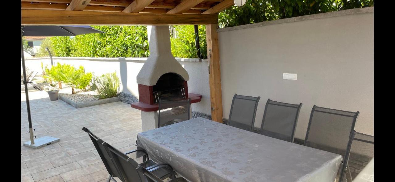 Villa Mira ***** Pinezići Buitenkant foto