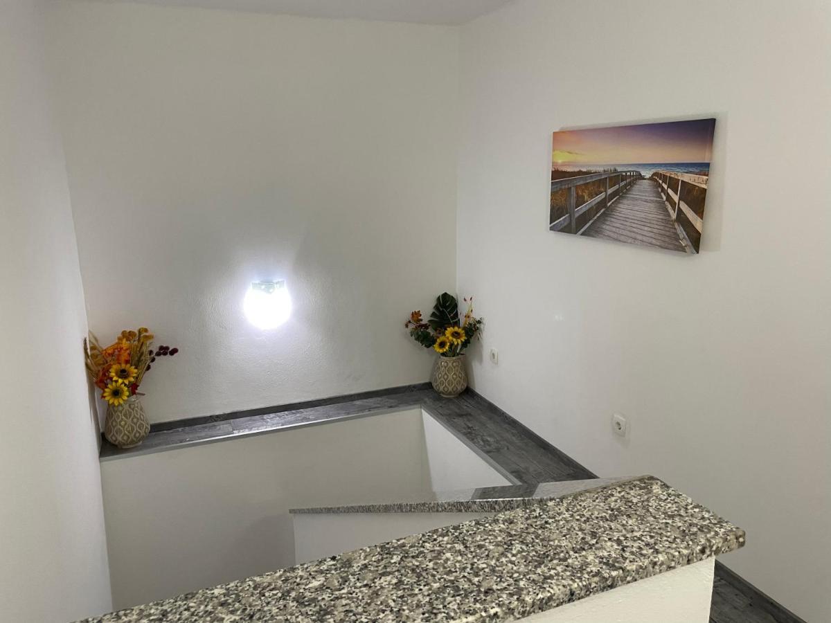 Villa Mira ***** Pinezići Buitenkant foto