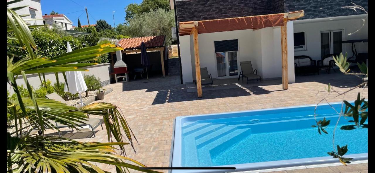 Villa Mira ***** Pinezići Buitenkant foto